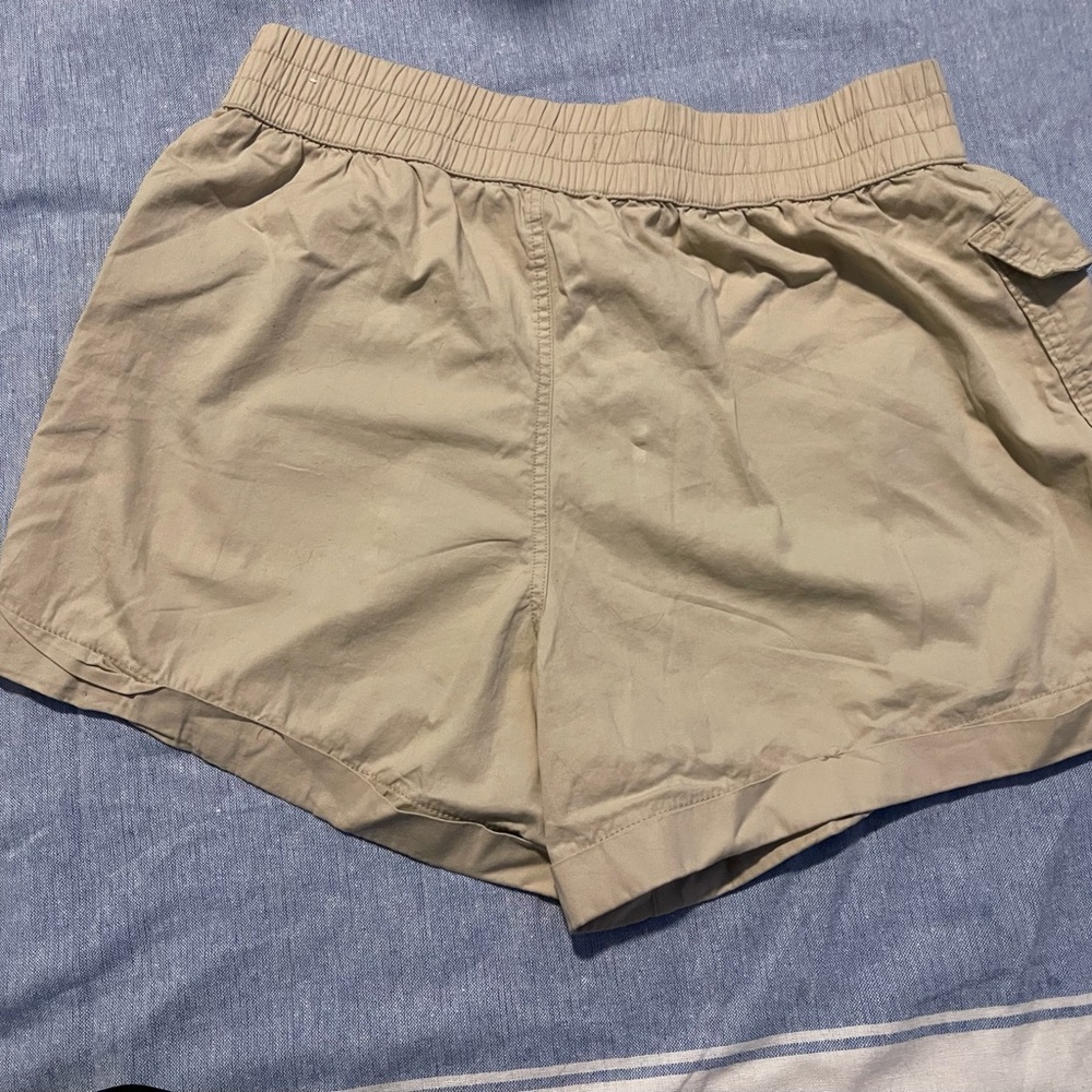 Abercrombie Women's Utility Cargo Shorts - Picture 2 of 5